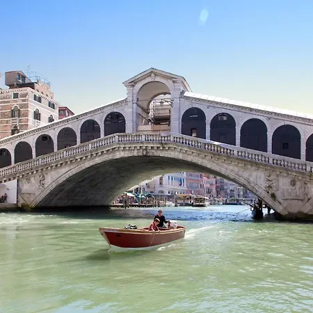 Elegance Fenice Theatre E Private Terrace البندقية